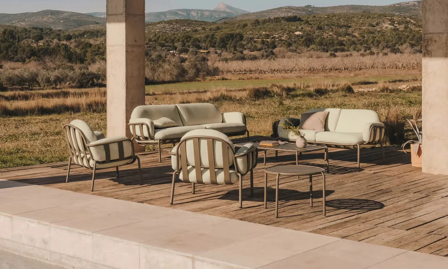 Voorkant -Platinum Verkoopwinkel Palissade Lounge Chair Low Palissade Lounge Sofa Palissade Ottoman olive